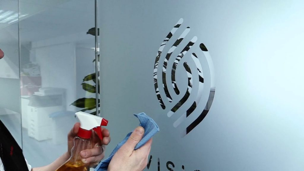 vinilo-glaseado-aplicacion-humedo-ImagePerfect