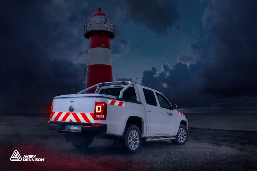 Chevron-Avery-Dennison-film-reflectante