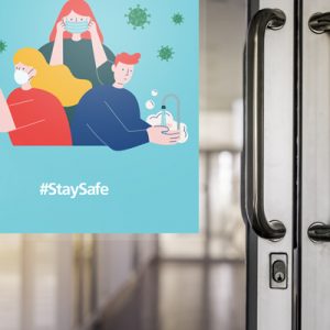 Fönsterfolie på butiksdörrar