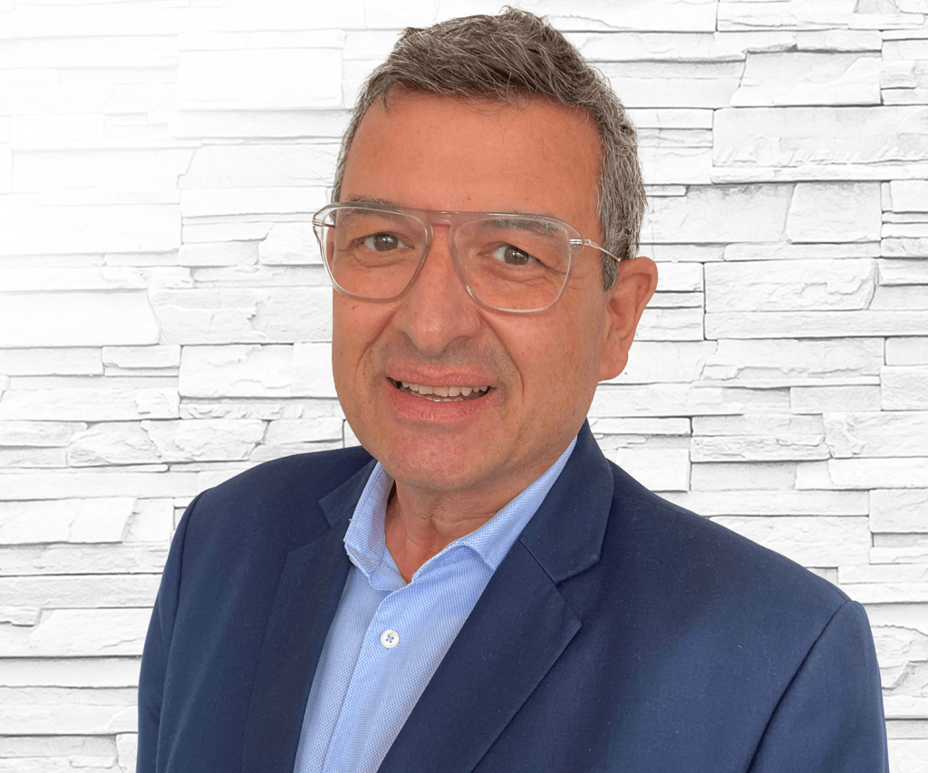 Vous pouvez voir une photo portrait du directeur général Spandex Suisse et Autriche Matthias Grimm