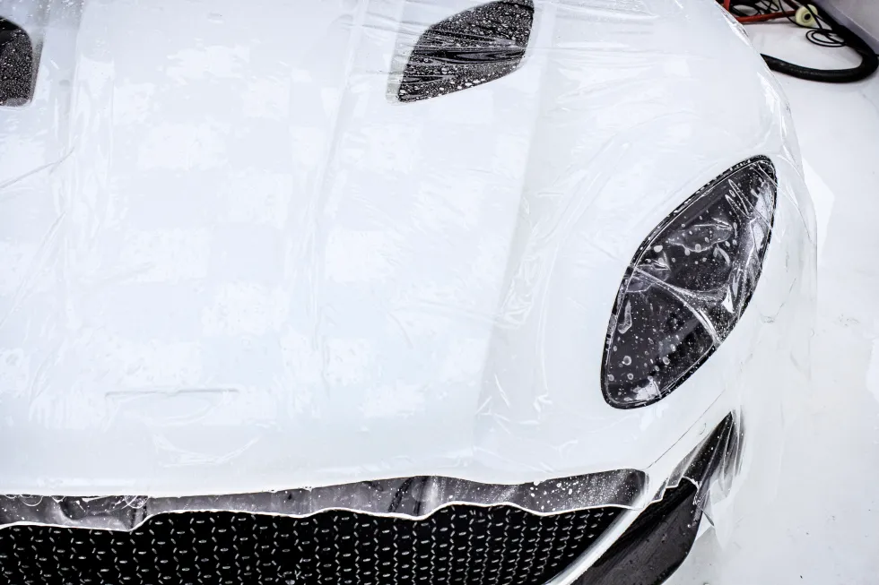 film de protección de vehículo en capó