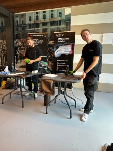 Demo applicativa di pellicole 3M durante l’evento 3M a Bari